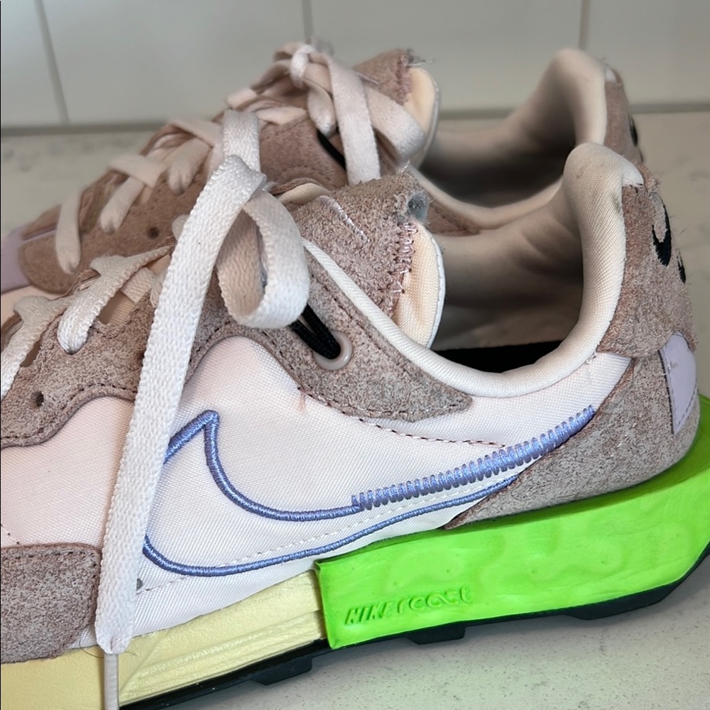 Nike Wmn’s Fontanka Waffle Pink Oxford Ghost Green Colorway Sneakers - Size US 7 - Picture 3 of 16
